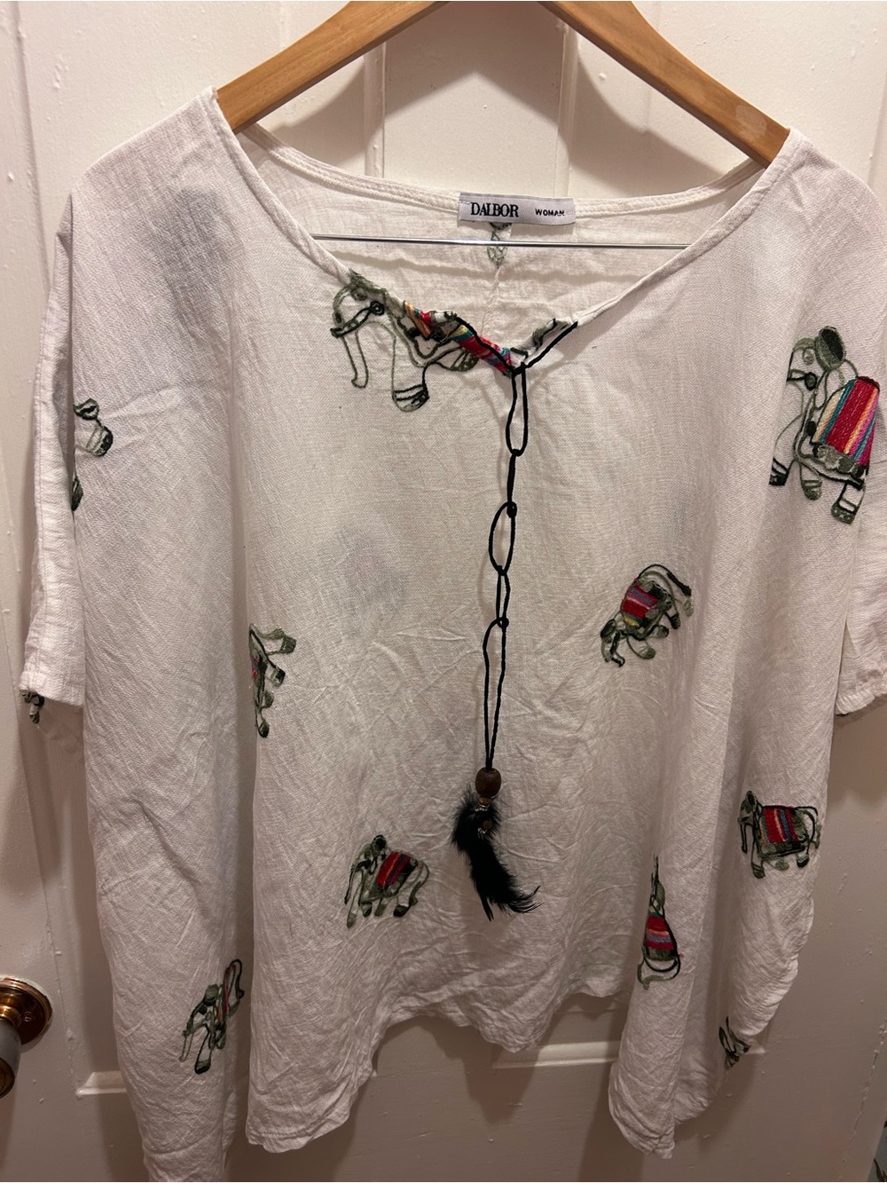 DALBOR Woman White Embroidered Elephant Boho Tunic Blouse OS